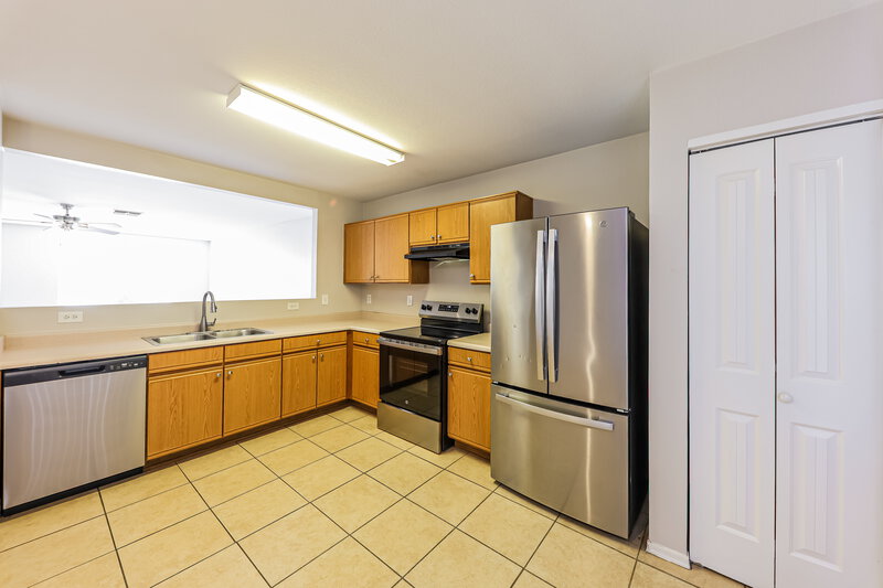 1,675/Mo, 11834 W Corrine Dr El Mirage, AZ 85335 Kitchen View 2