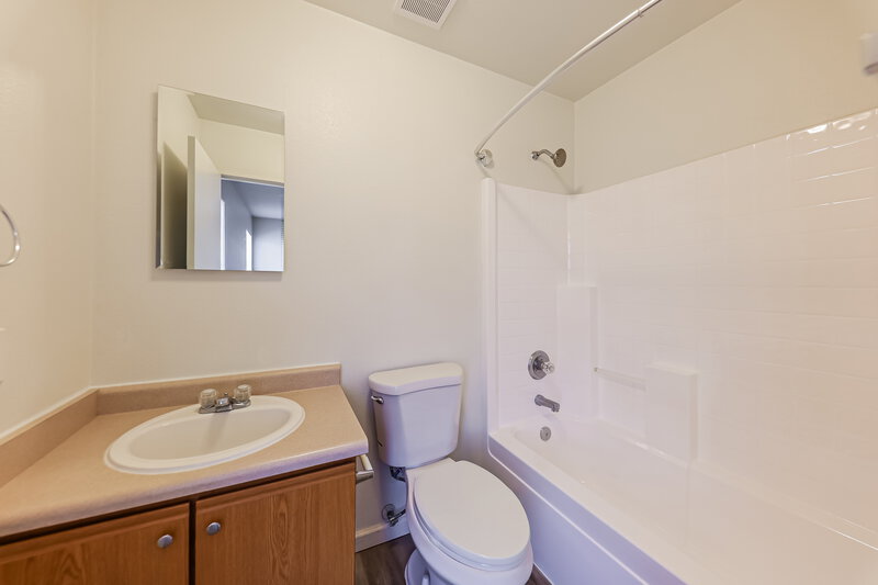 1,675/Mo, 11834 W Corrine Dr El Mirage, AZ 85335 Main Bathroom View