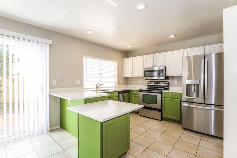 2,115/Mo, 3805 E Ironwood Dr Phoenix, AZ 85044 Kitchen View