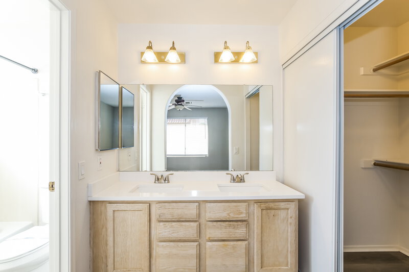 2,115/Mo, 3805 E Ironwood Dr Phoenix, AZ 85044 Main Bathroom View