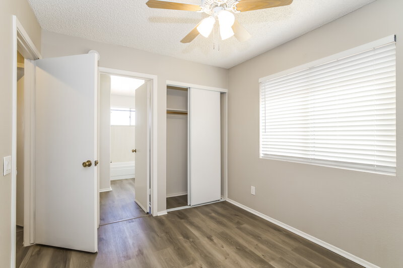 2,115/Mo, 3805 E Ironwood Dr Phoenix, AZ 85044 Bedroom View