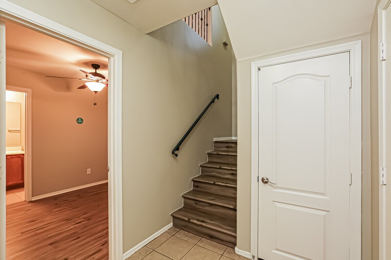 2,025/Mo, 2121 E Huntington Dr Phoenix, AZ 85040 Foyer View