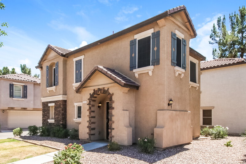 1,880/Mo, 2121 E Huntington Dr Phoenix, AZ 85040 Front View