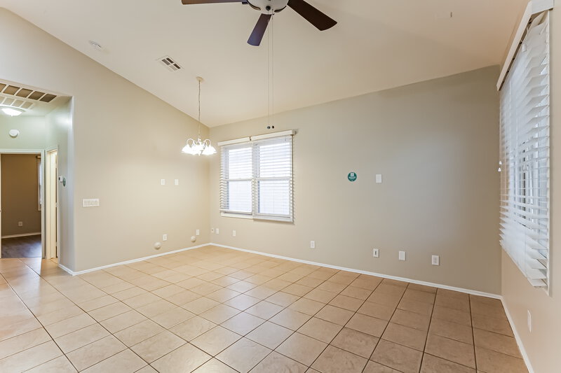 2,025/Mo, 2121 E Huntington Dr Phoenix, AZ 85040 Living Room View