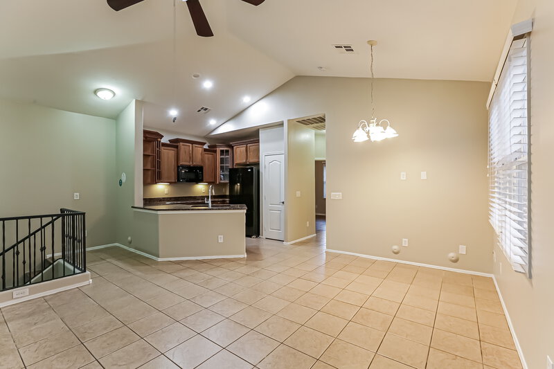 2,025/Mo, 2121 E Huntington Dr Phoenix, AZ 85040 Living Room View 2