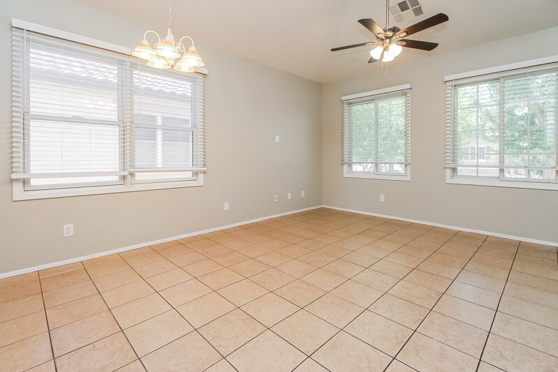 1,880/Mo, 2121 E Huntington Dr Phoenix, AZ 85040 Living Room View 2