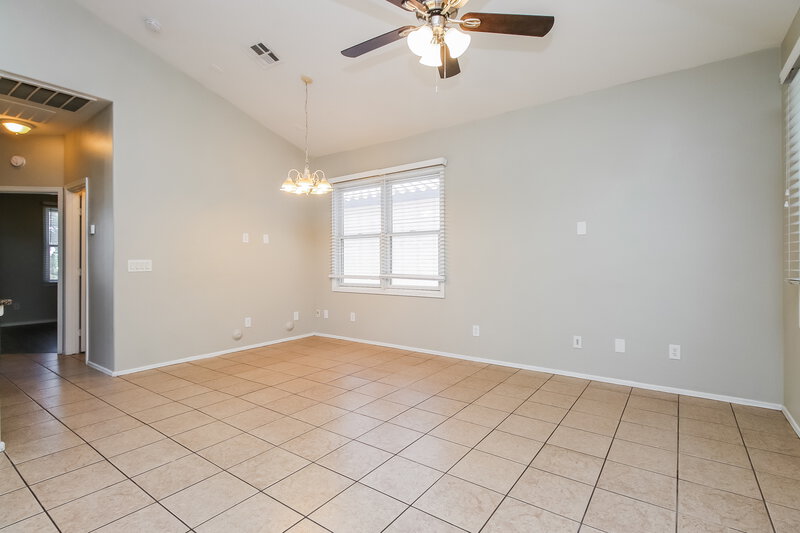1,880/Mo, 2121 E Huntington Dr Phoenix, AZ 85040 Living Room View 3