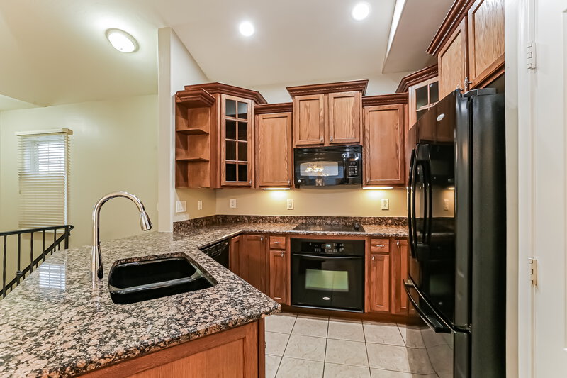 2,025/Mo, 2121 E Huntington Dr Phoenix, AZ 85040 Kitchen View