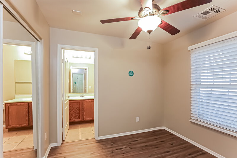 2,025/Mo, 2121 E Huntington Dr Phoenix, AZ 85040 Bedroom View