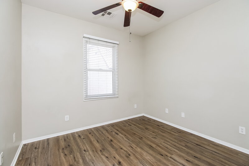 1,880/Mo, 2121 E Huntington Dr Phoenix, AZ 85040 Bedroom View