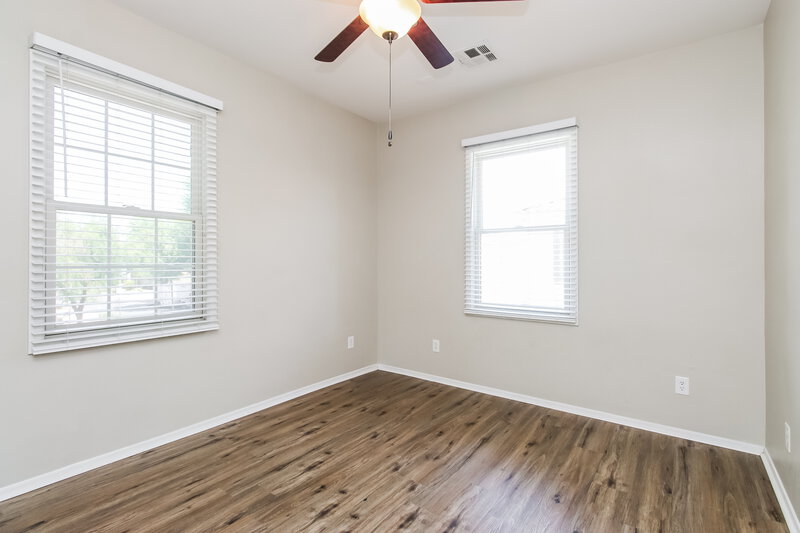 1,880/Mo, 2121 E Huntington Dr Phoenix, AZ 85040 Bedroom View 2