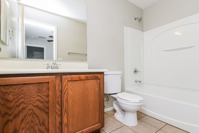 1,880/Mo, 2121 E Huntington Dr Phoenix, AZ 85040 Bathroom View