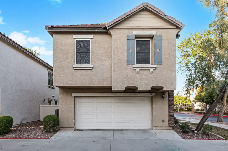 2,025/Mo, 2121 E Huntington Dr Phoenix, AZ 85040 Rear View