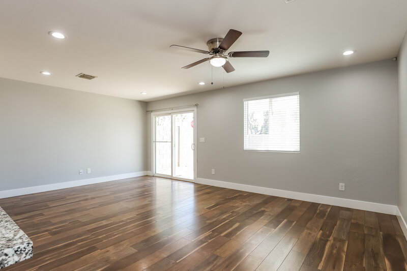 2,085/Mo, 3865 W Gaby Rd Phoenix, AZ 85041 Living Room View