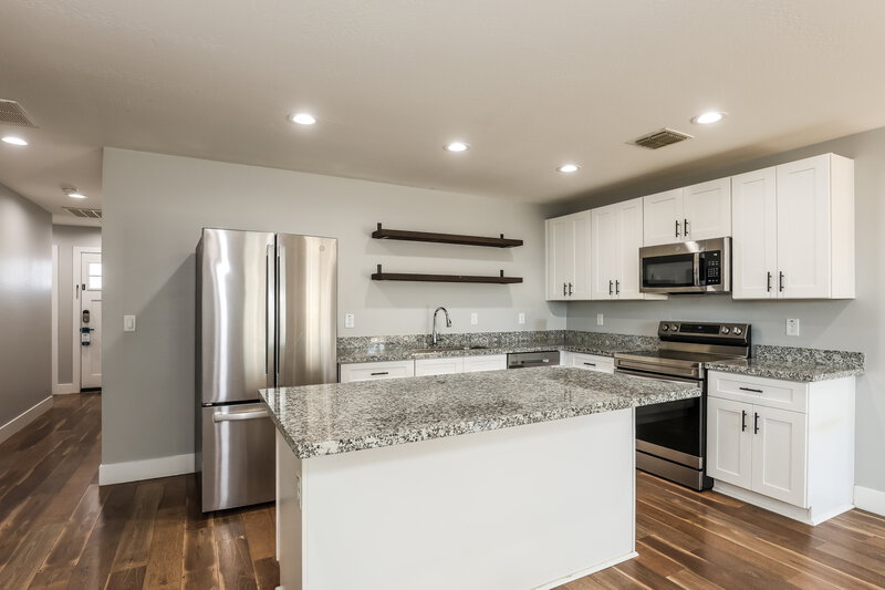 2,085/Mo, 3865 W Gaby Rd Phoenix, AZ 85041 Kitchen View