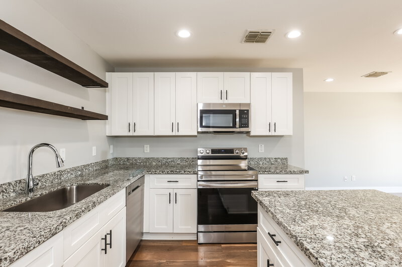 2,085/Mo, 3865 W Gaby Rd Phoenix, AZ 85041 Kitchen View 2