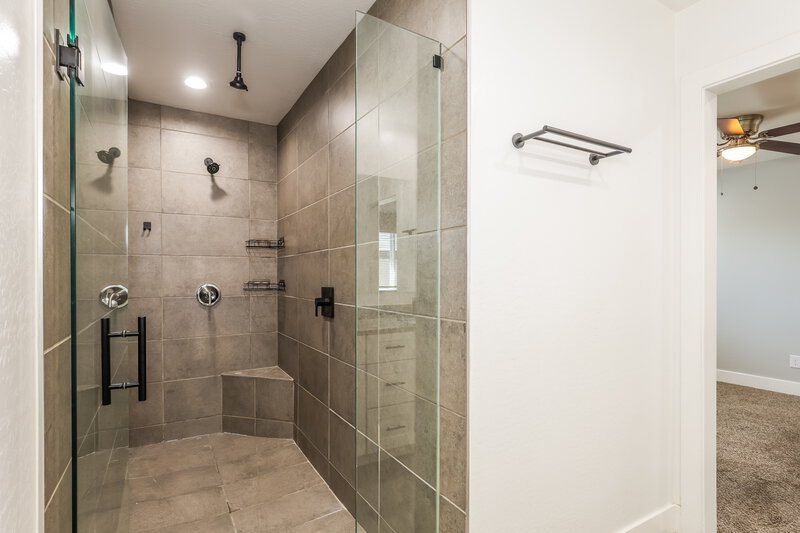 2,085/Mo, 3865 W Gaby Rd Phoenix, AZ 85041 Bathroom View 2