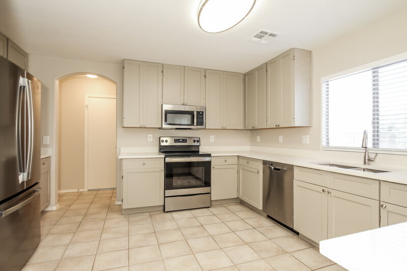 2,560/Mo, 6612 W West Wind Dr Glendale, AZ 85310 Kitchen View