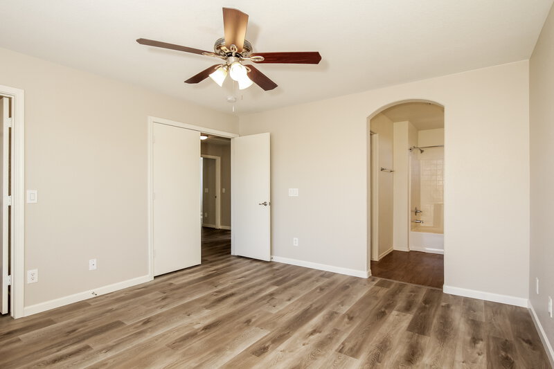 2,560/Mo, 6612 W West Wind Dr Glendale, AZ 85310 Main Bedroom View