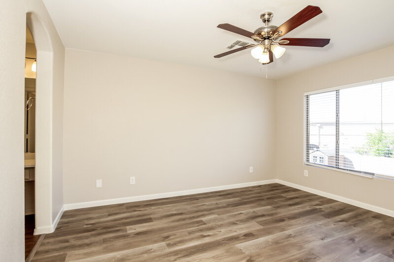 2,560/Mo, 6612 W West Wind Dr Glendale, AZ 85310 Main Bedroom View 2