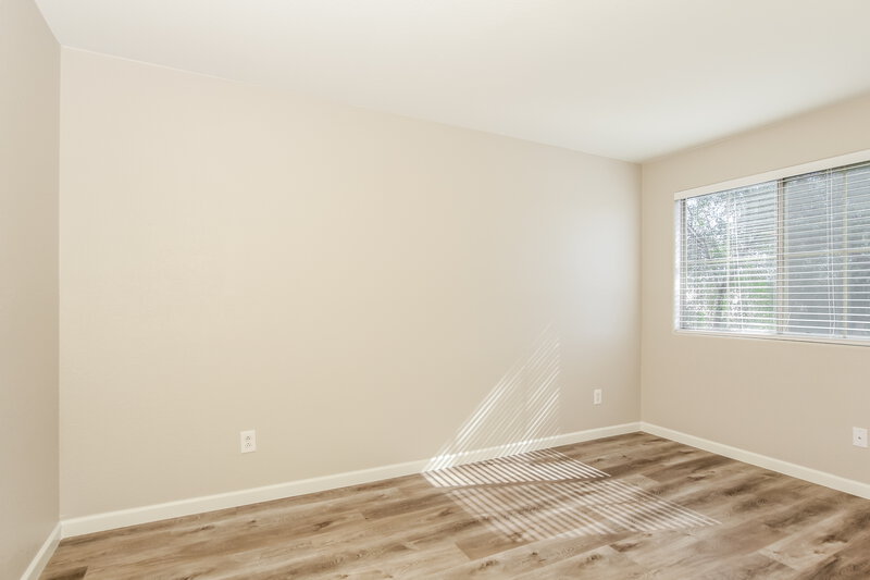 2,560/Mo, 6612 W West Wind Dr Glendale, AZ 85310 Bedroom View