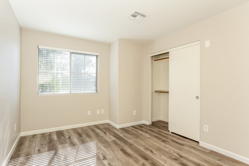 2,560/Mo, 6612 W West Wind Dr Glendale, AZ 85310 Bedroom View 2
