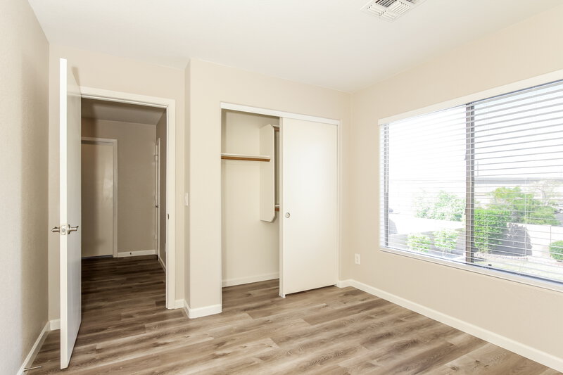 2,560/Mo, 6612 W West Wind Dr Glendale, AZ 85310 Bedroom View 3
