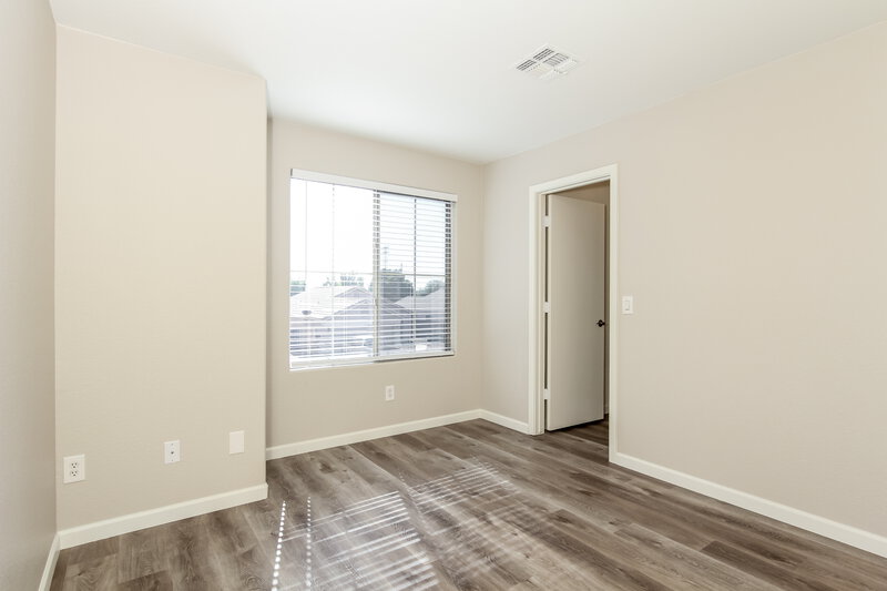 2,560/Mo, 6612 W West Wind Dr Glendale, AZ 85310 Bedroom View 4