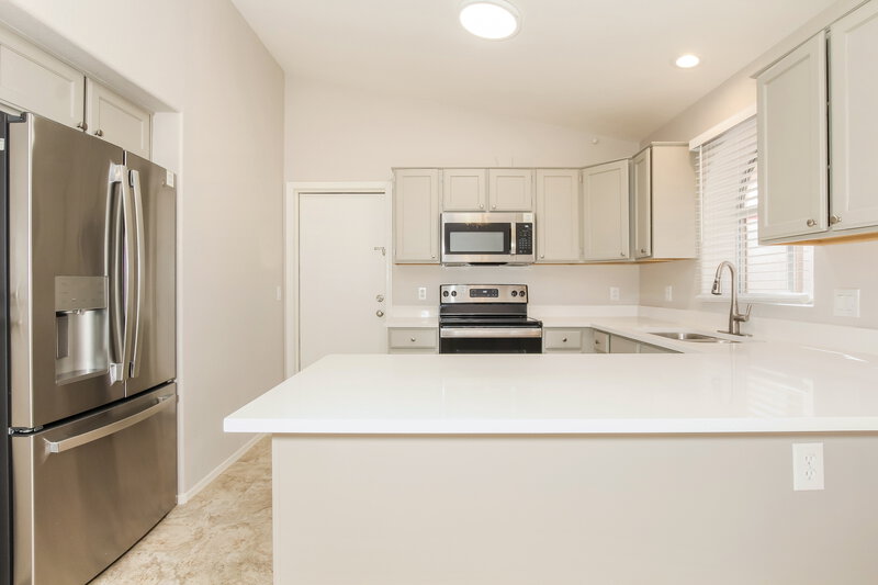 2,025/Mo, 9830 W Runion Dr Peoria, AZ 85382 Kitchen View