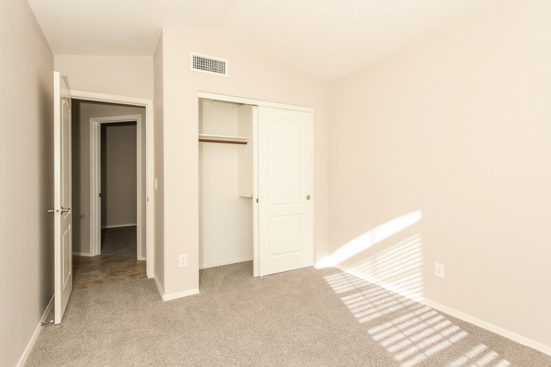 2,025/Mo, 9830 W Runion Dr Peoria, AZ 85382 Bedroom View 2
