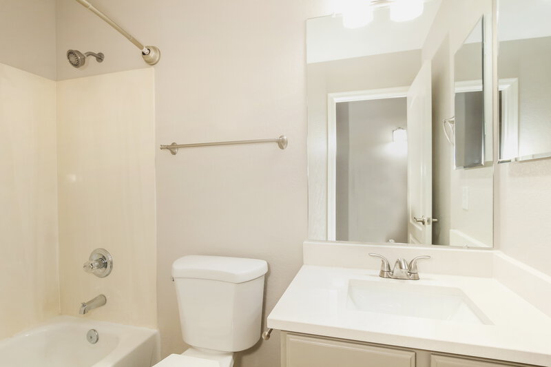 2,025/Mo, 9830 W Runion Dr Peoria, AZ 85382 Bathroom View