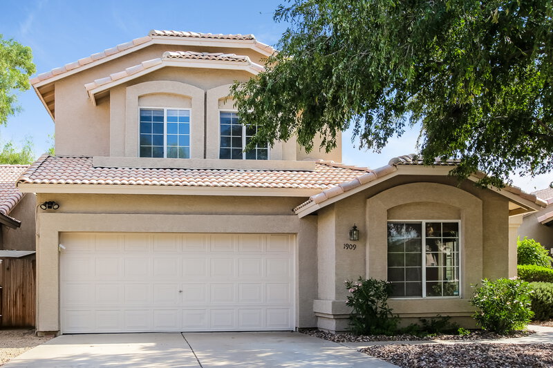 2,385/Mo, 1909 E Aire Libre Ave Phoenix, AZ 85022 External View