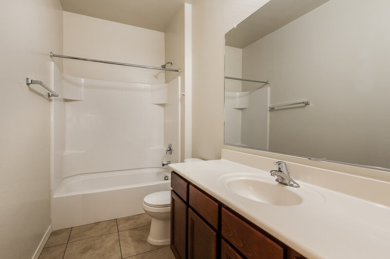 1,825/Mo, 24580 W Sheraton Ln Buckeye, AZ 85326 Bathroom View