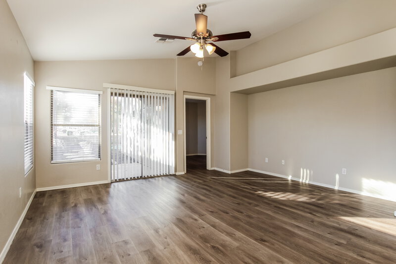 2,090/Mo, 1607 W Nancy Ln Phoenix, AZ 85041 Living Room View 2