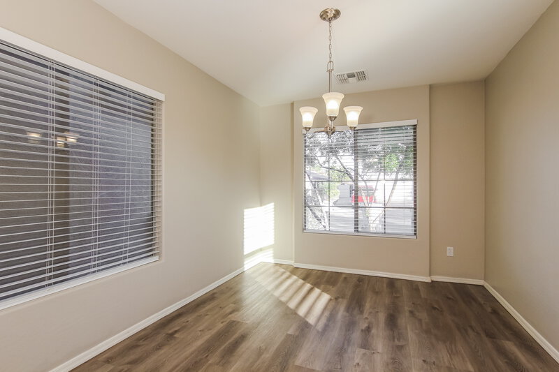 2,090/Mo, 1607 W Nancy Ln Phoenix, AZ 85041 Dining Room View
