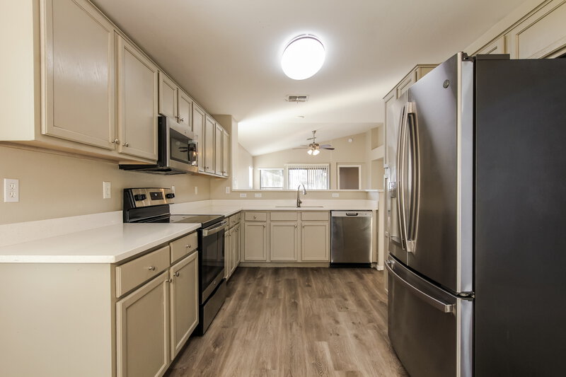 2,090/Mo, 1607 W Nancy Ln Phoenix, AZ 85041 Kitchen View