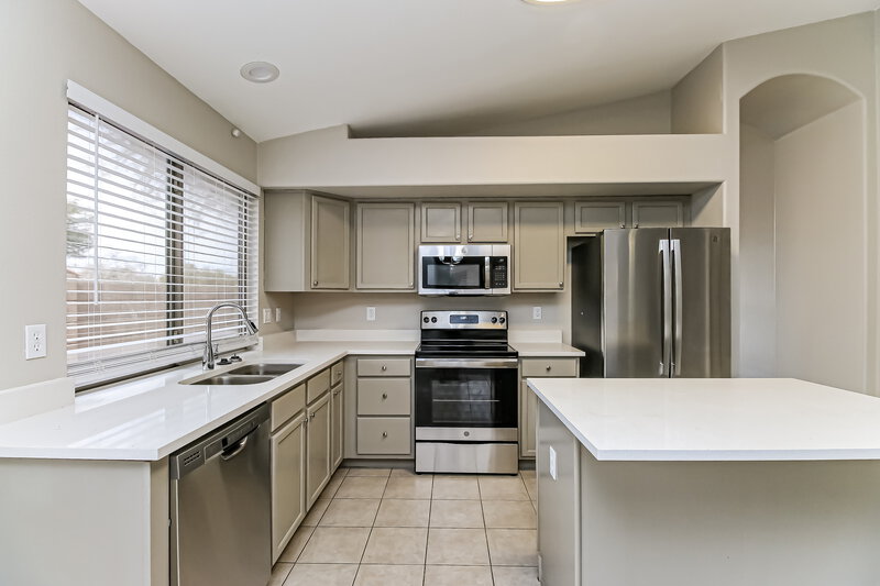 2,495/Mo, 477 E Devon Dr Gilbert, AZ 85296 Kitchen View