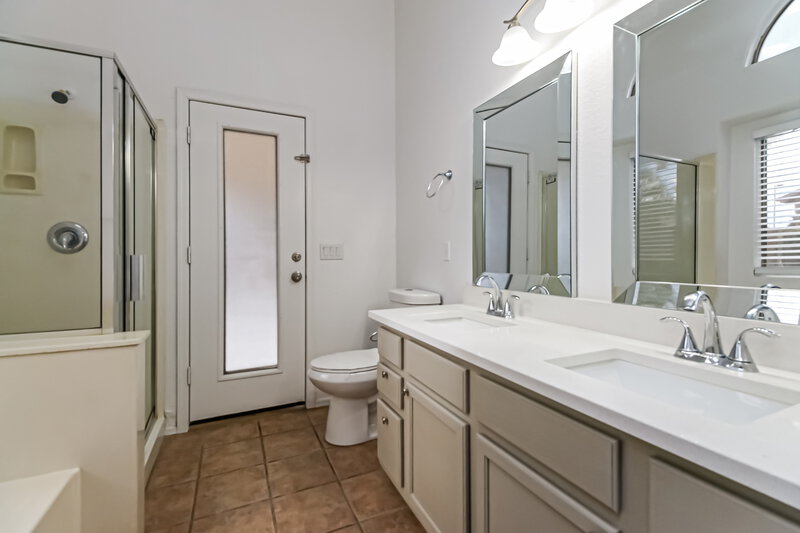 2,495/Mo, 477 E Devon Dr Gilbert, AZ 85296 Main Bathroom View
