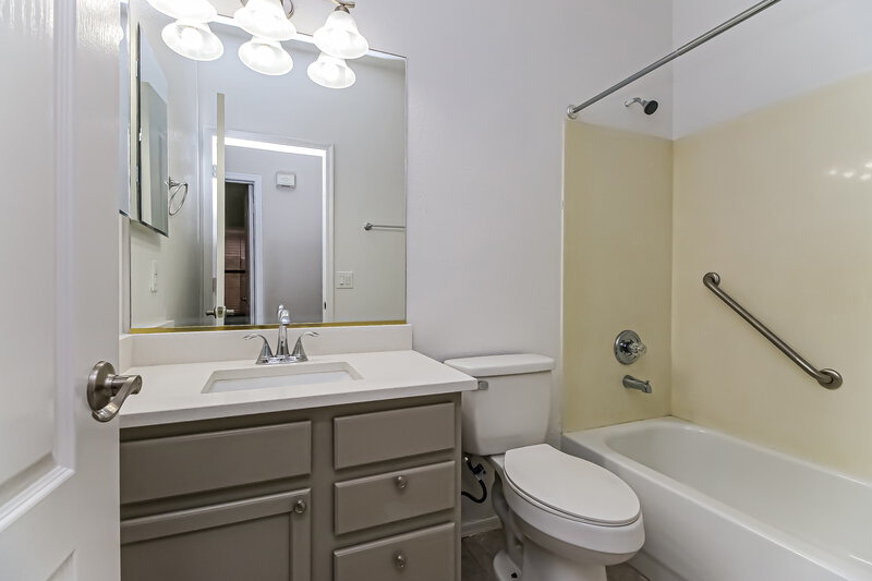 2,495/Mo, 477 E Devon Dr Gilbert, AZ 85296 Bathroom View