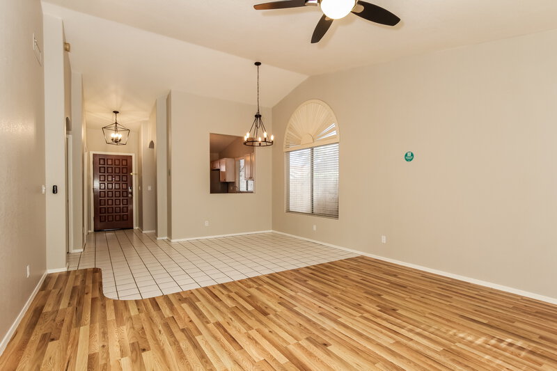 1,965/Mo, 7034 N 28th Dr Phoenix, AZ 85051 Living Room View 2