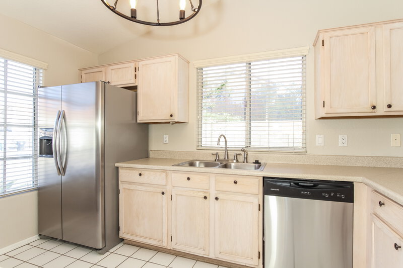 1,965/Mo, 7034 N 28th Dr Phoenix, AZ 85051 Kitchen View