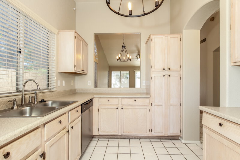1,965/Mo, 7034 N 28th Dr Phoenix, AZ 85051 Kitchen View 2