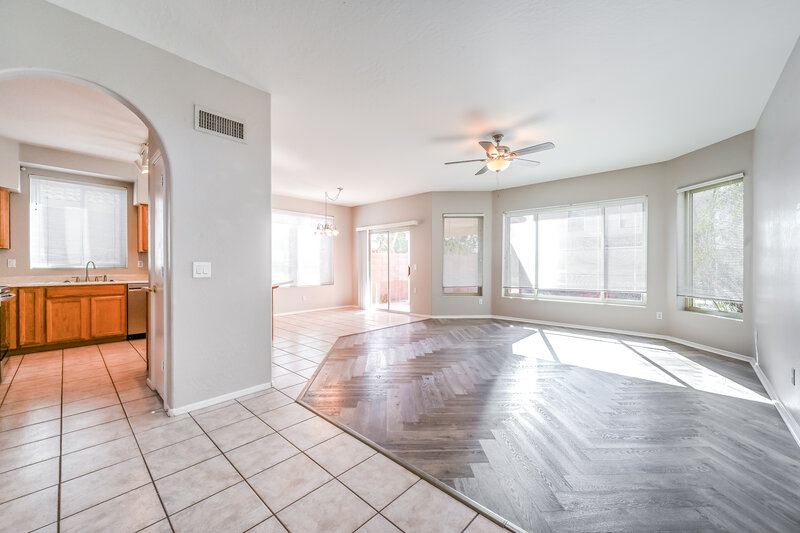 2,185/Mo, 2221 E Union Hls Dr Unit 160 Phoenix, AZ 85024 Living Room View