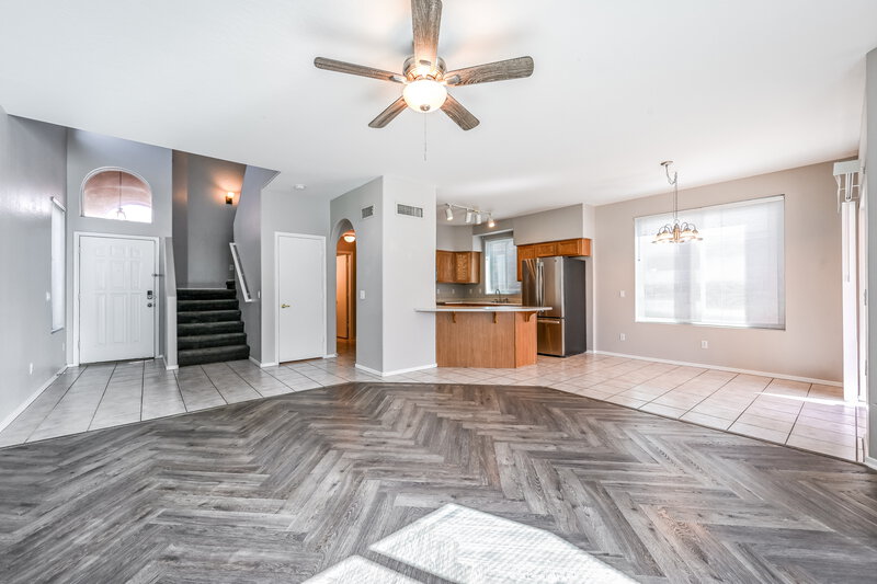 2,185/Mo, 2221 E Union Hls Dr Unit 160 Phoenix, AZ 85024 Living Room View 2