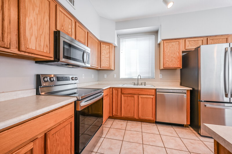 2,185/Mo, 2221 E Union Hls Dr Unit 160 Phoenix, AZ 85024 Kitchen View