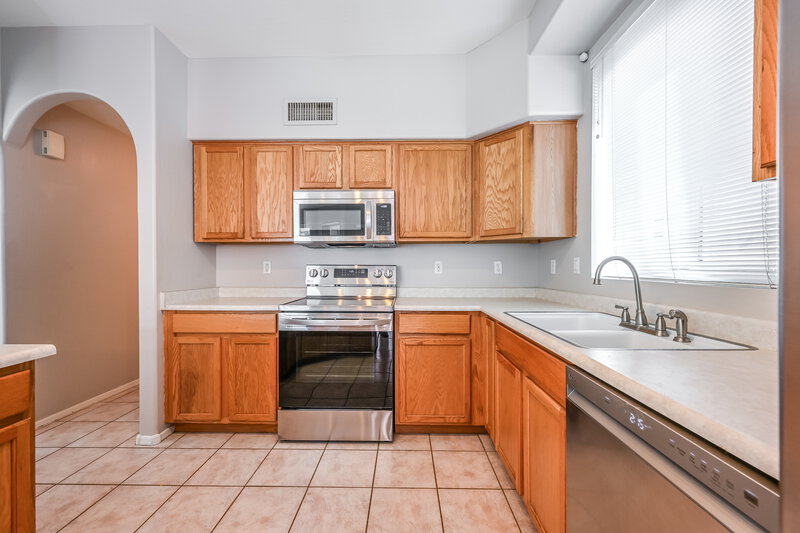 2,185/Mo, 2221 E Union Hls Dr Unit 160 Phoenix, AZ 85024 Kitchen View 2