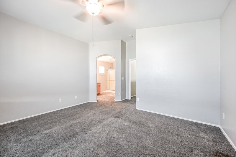 2,185/Mo, 2221 E Union Hls Dr Unit 160 Phoenix, AZ 85024 Main Bedroom View