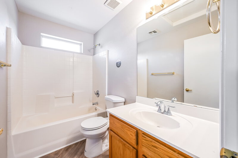 2,185/Mo, 2221 E Union Hls Dr Unit 160 Phoenix, AZ 85024 Bathroom View
