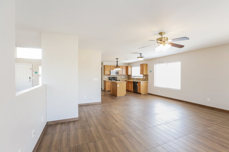 2,325/Mo, 2210 W Saint Catherine Ave Phoenix, AZ 85041 Misc View 3