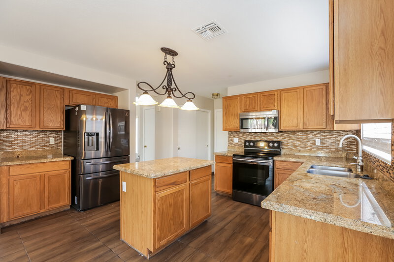 2,325/Mo, 2210 W Saint Catherine Ave Phoenix, AZ 85041 Misc View 4